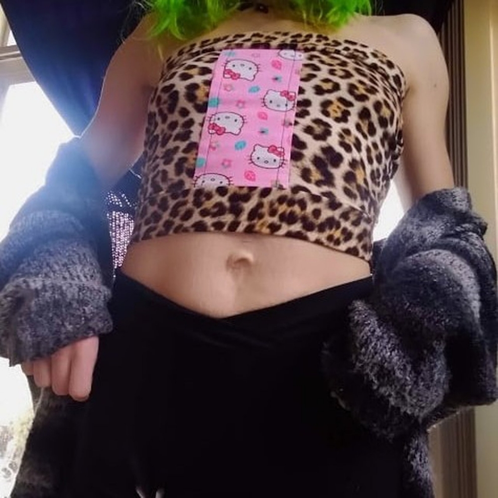 Hello Kitty Crop Top - Picture 2 of 3